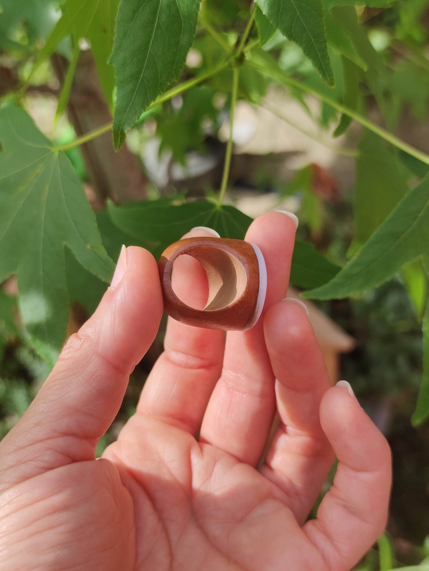Grande bague africaine en bois look ethnique et naturel-SQ3772155