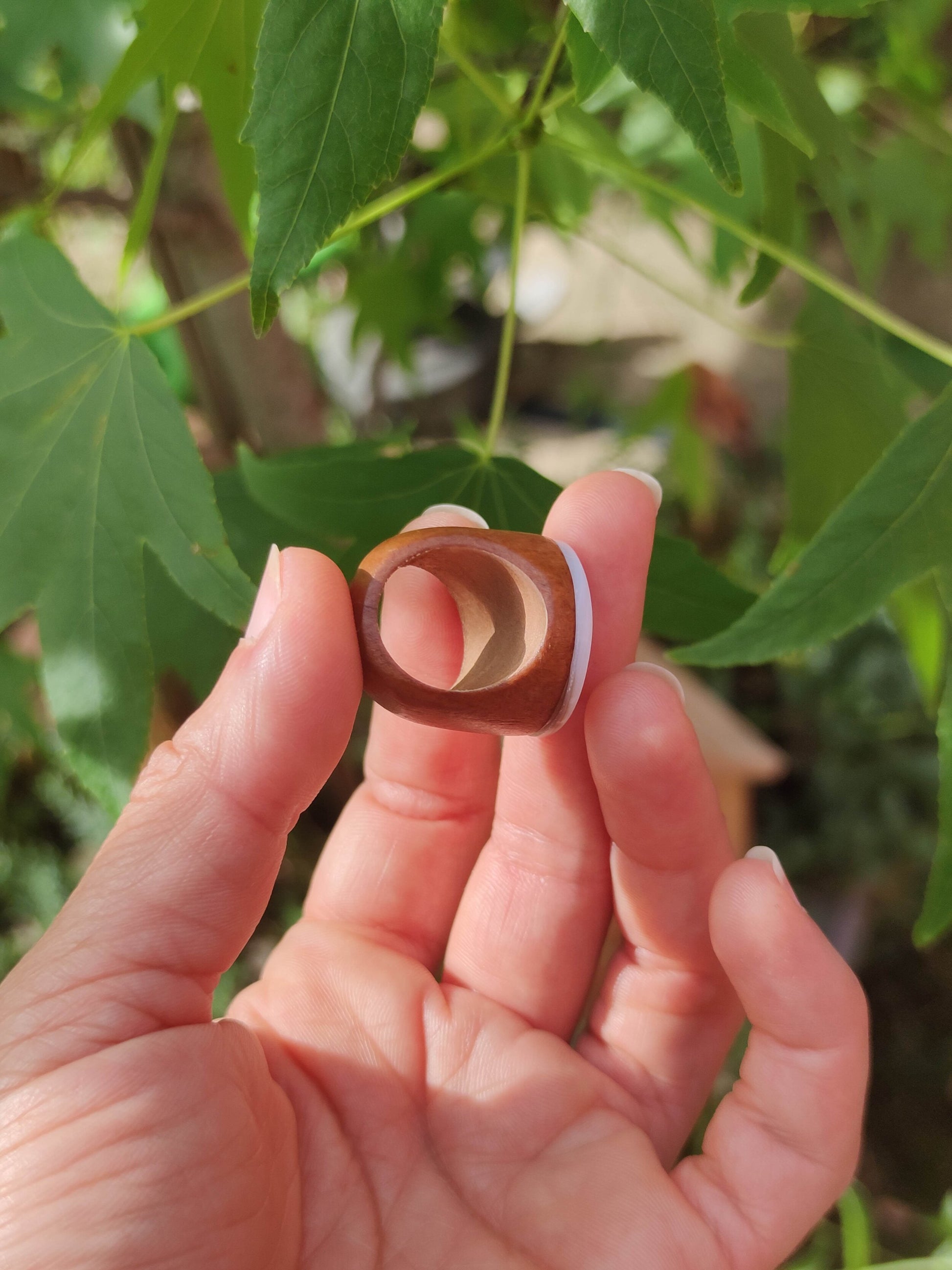 Grande bague africaine en bois look ethnique et naturel-SQ3772155