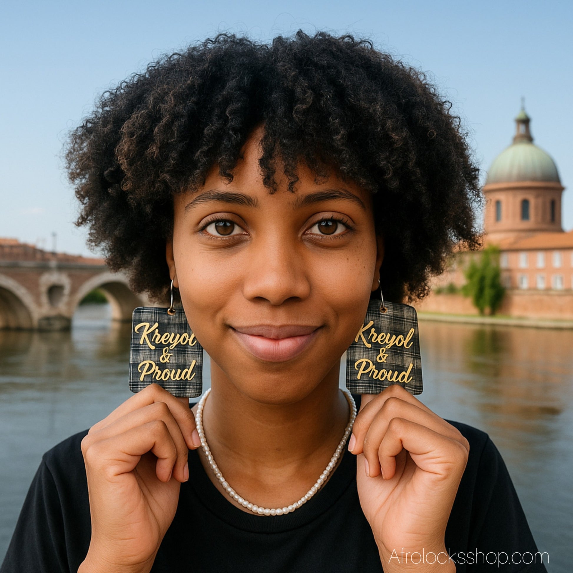 Fille qui porte un bijou boucles doreilles culturelles creoles