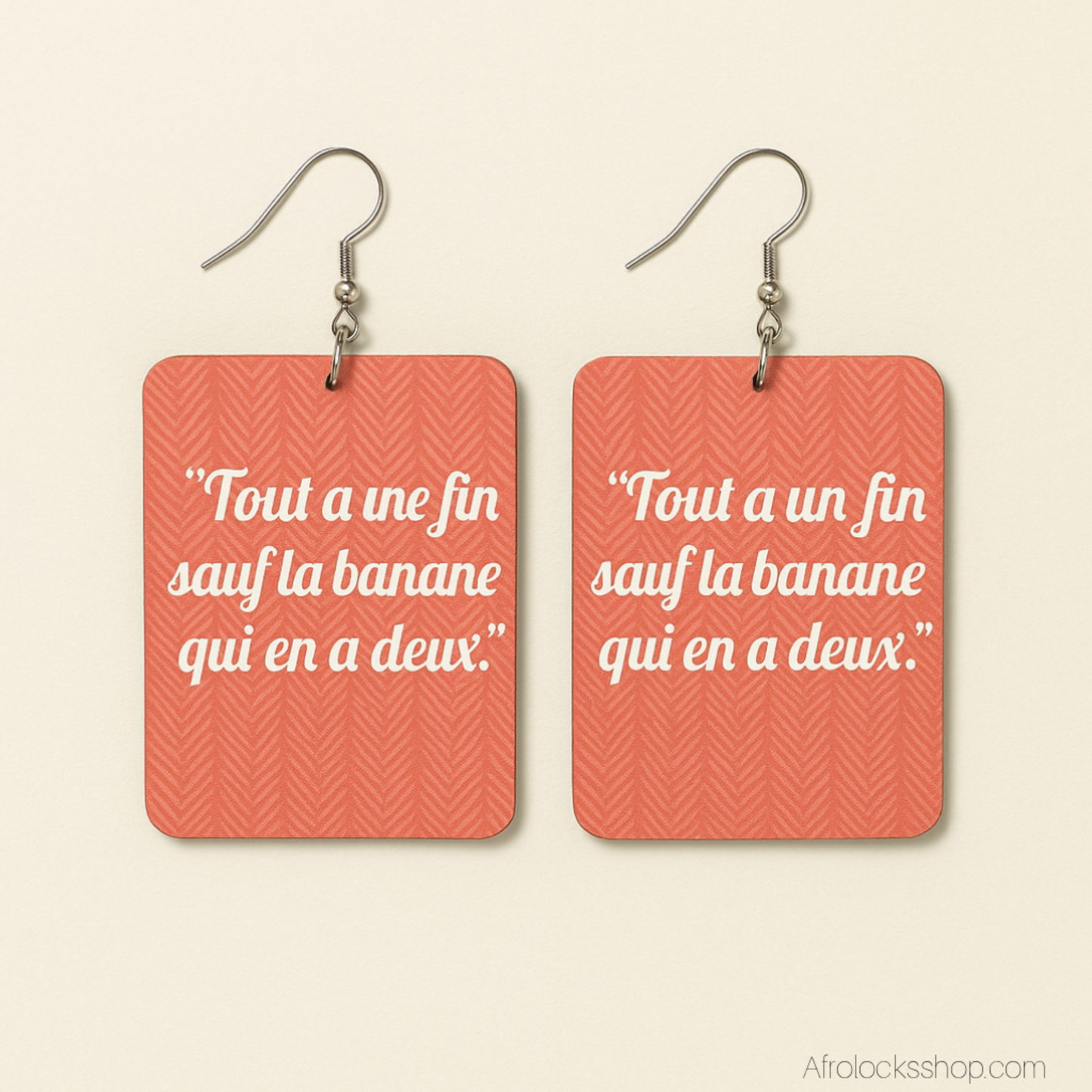 boucles d'oreilles rectangle orange inscription tout a une fin sauf la banane qui en a deux