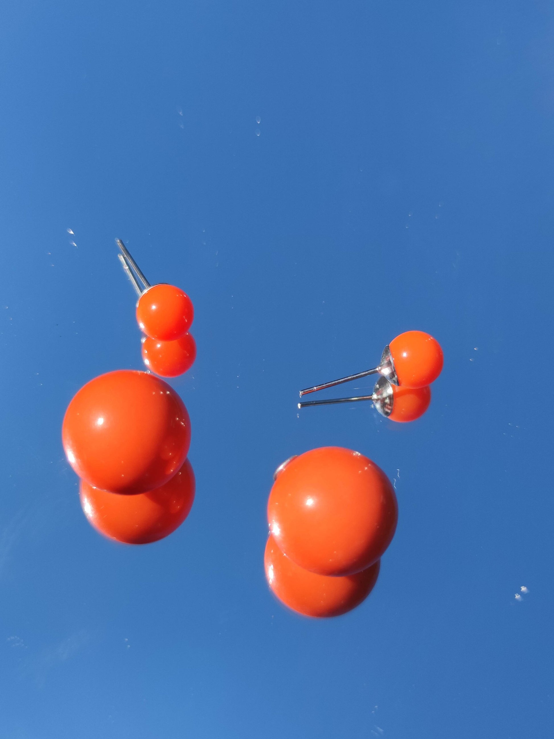 Boucles d'oreilles double face goujon - boules style tribal orange noir blanc bleu-SQ5314599