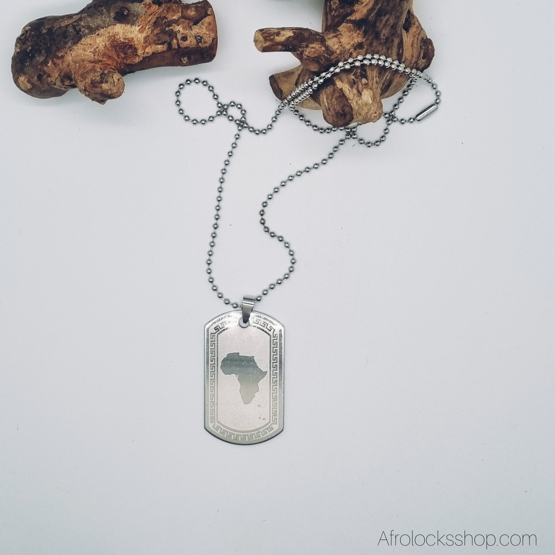 collier gravure afrique sur plaque ;ilitaire bijou couleur argent