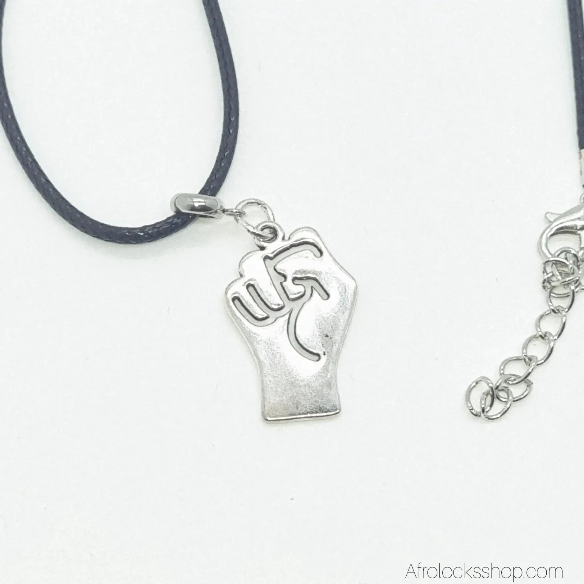 collier-cuir-noir-pendentif-poing_serre - Afro Locks Shop