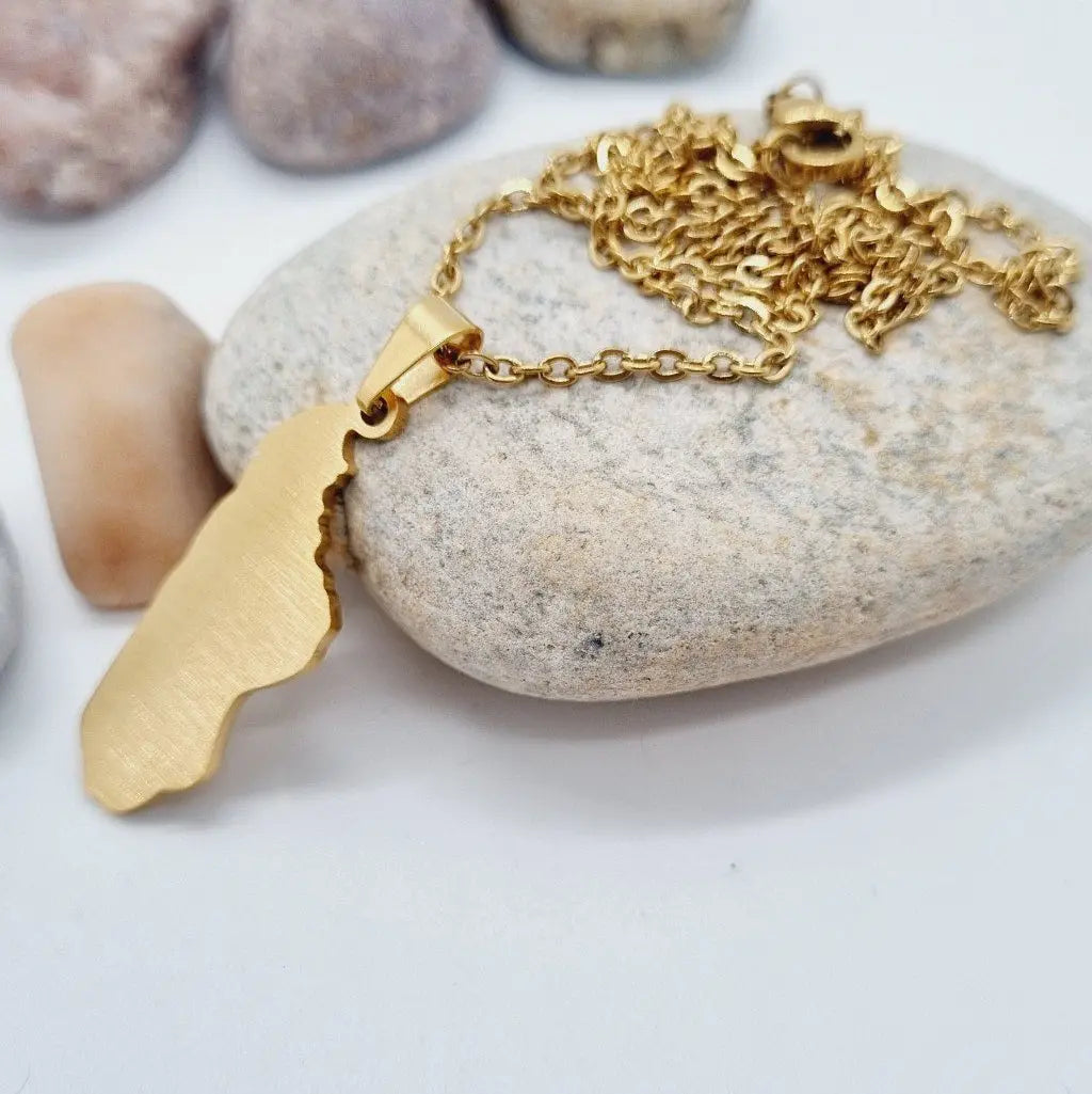 collier_chaine_pendentif_carte_madagascar_couleur_or_2 - Afro Locks Shop