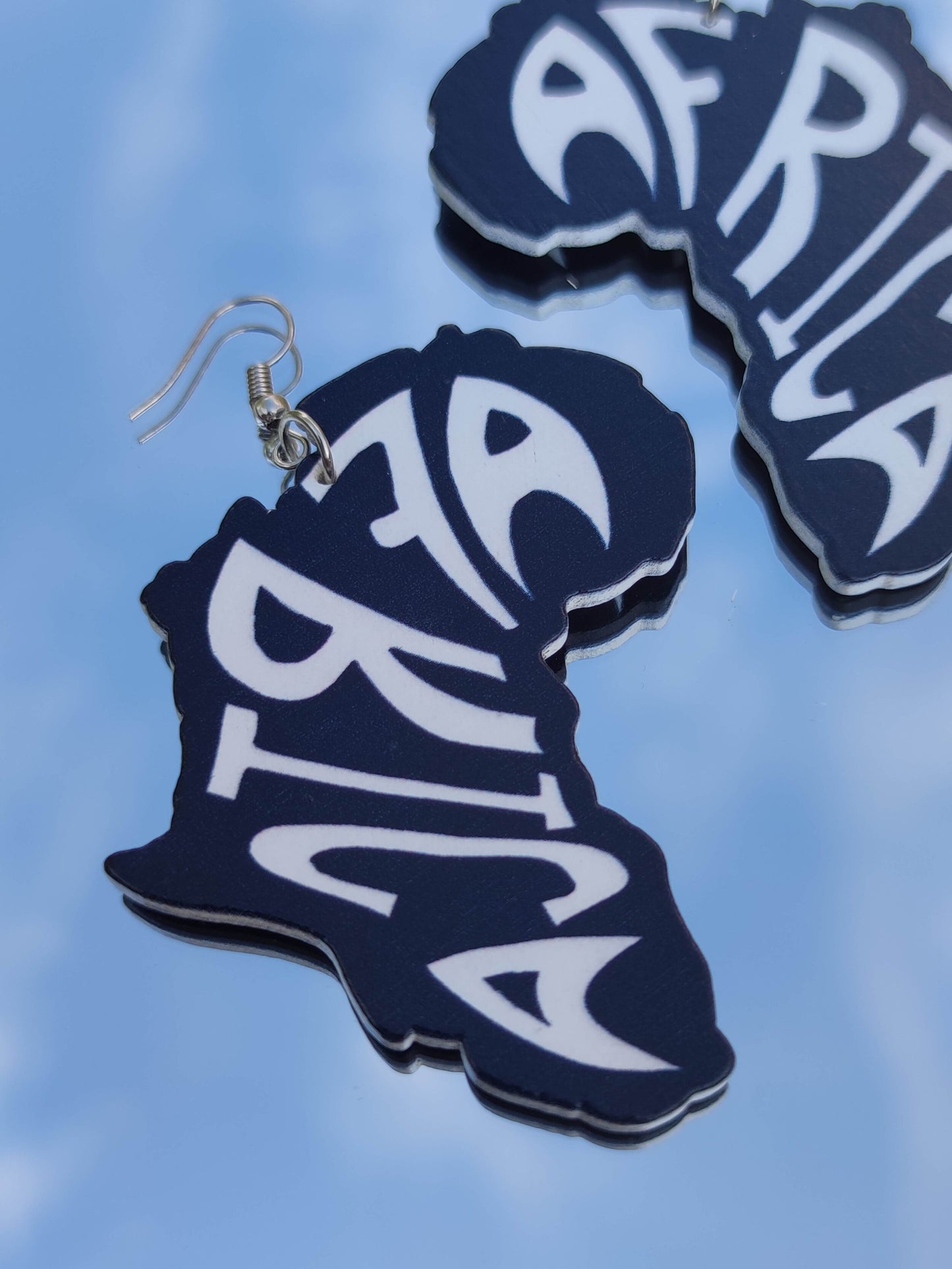 Boucles d'oreilles taille medium Africa carte de l'Afrique noir et blanc