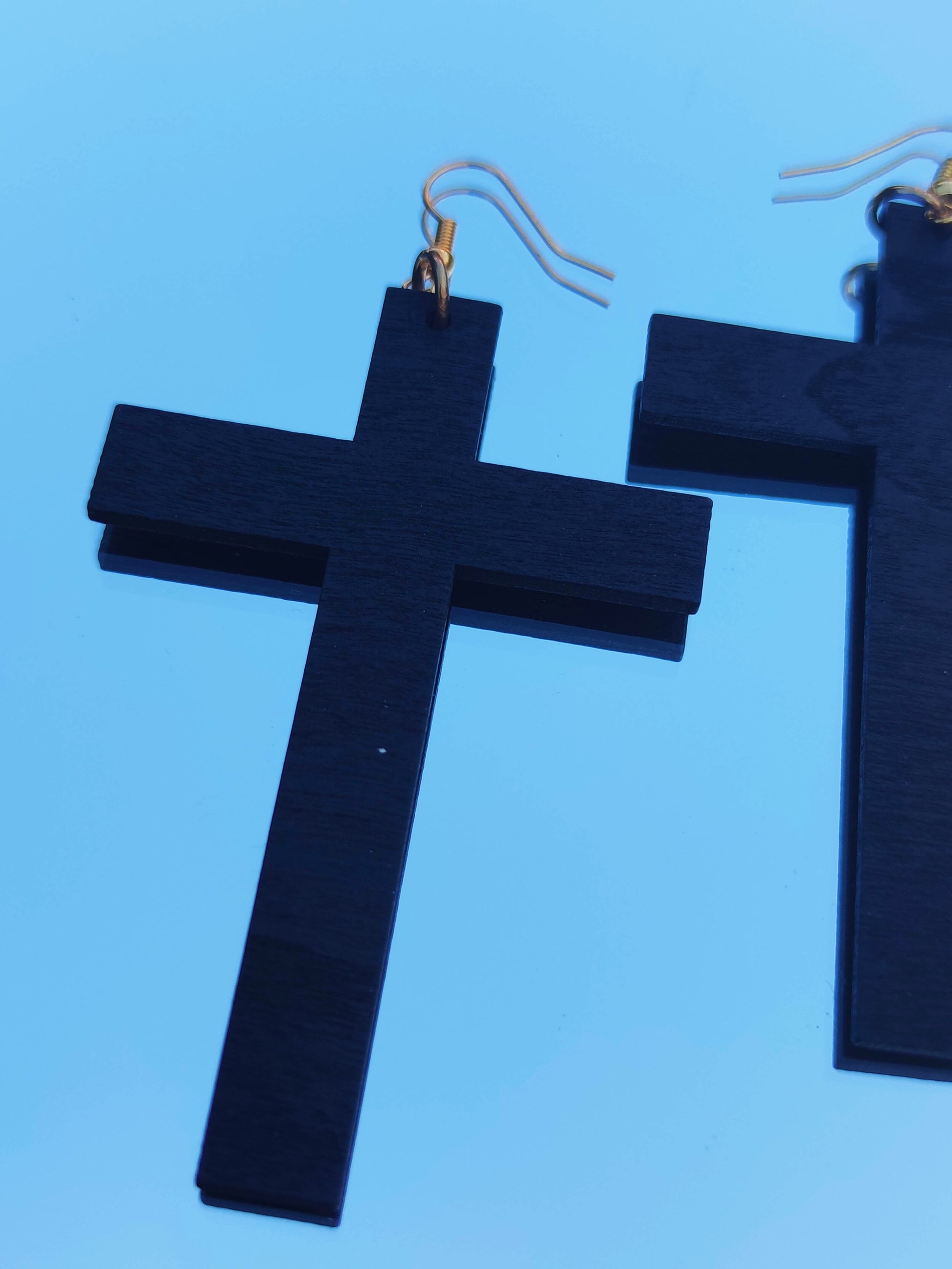 Boucles d'oreilles en bois noir croix chrétienne catholique signe religieux