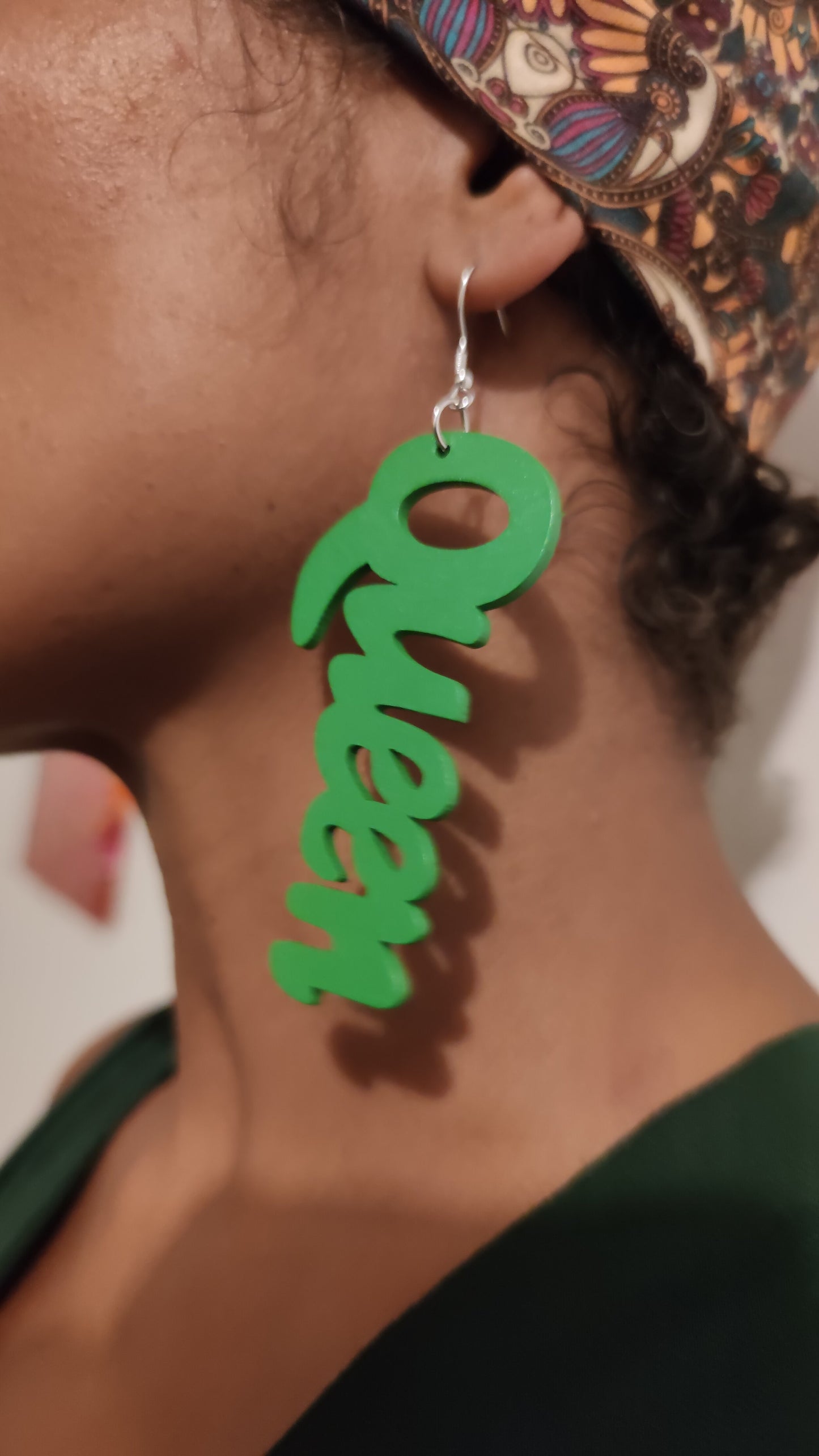 Boucles d'oreilles inscription queen reine en bois plusieurs couleurs-SQ6250771