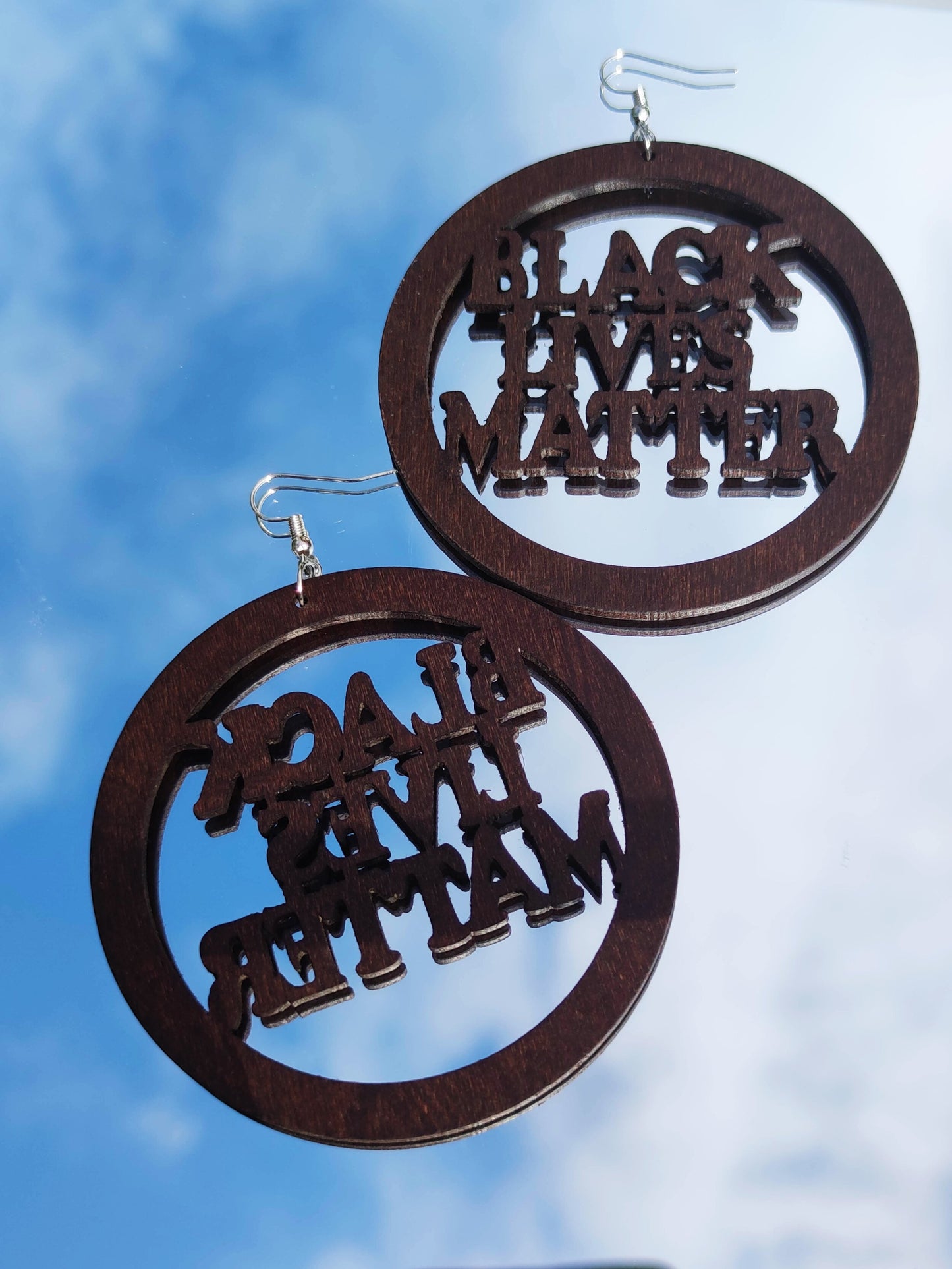 Boucles d'oreilles rondes en bois black lives matter la vie des noirs compte 3 couleurs disponibles-SQ8995750