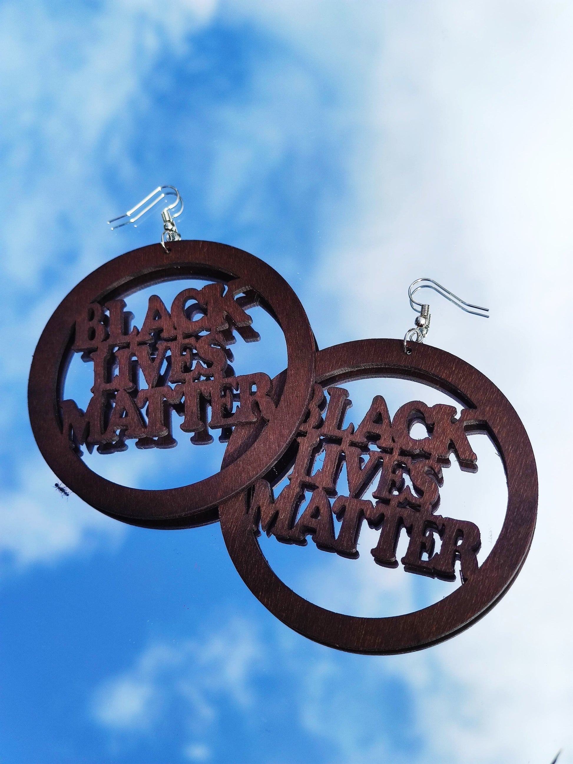 Boucles d'oreilles rondes en bois black lives matter la vie des noirs compte 3 couleurs disponibles-SQ8995750