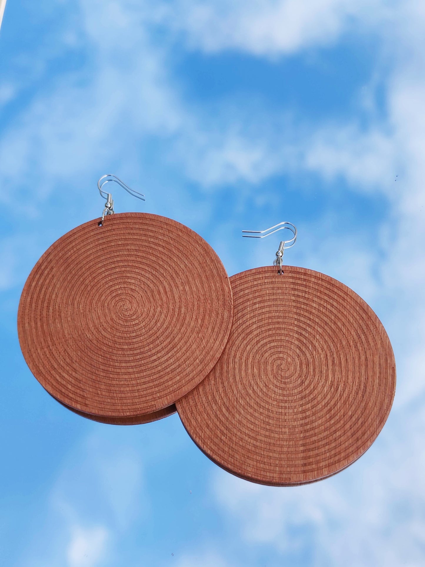 Grosses boucles d'oreilles créoles afro rondes en bois tribales inspiration zoulou massaï