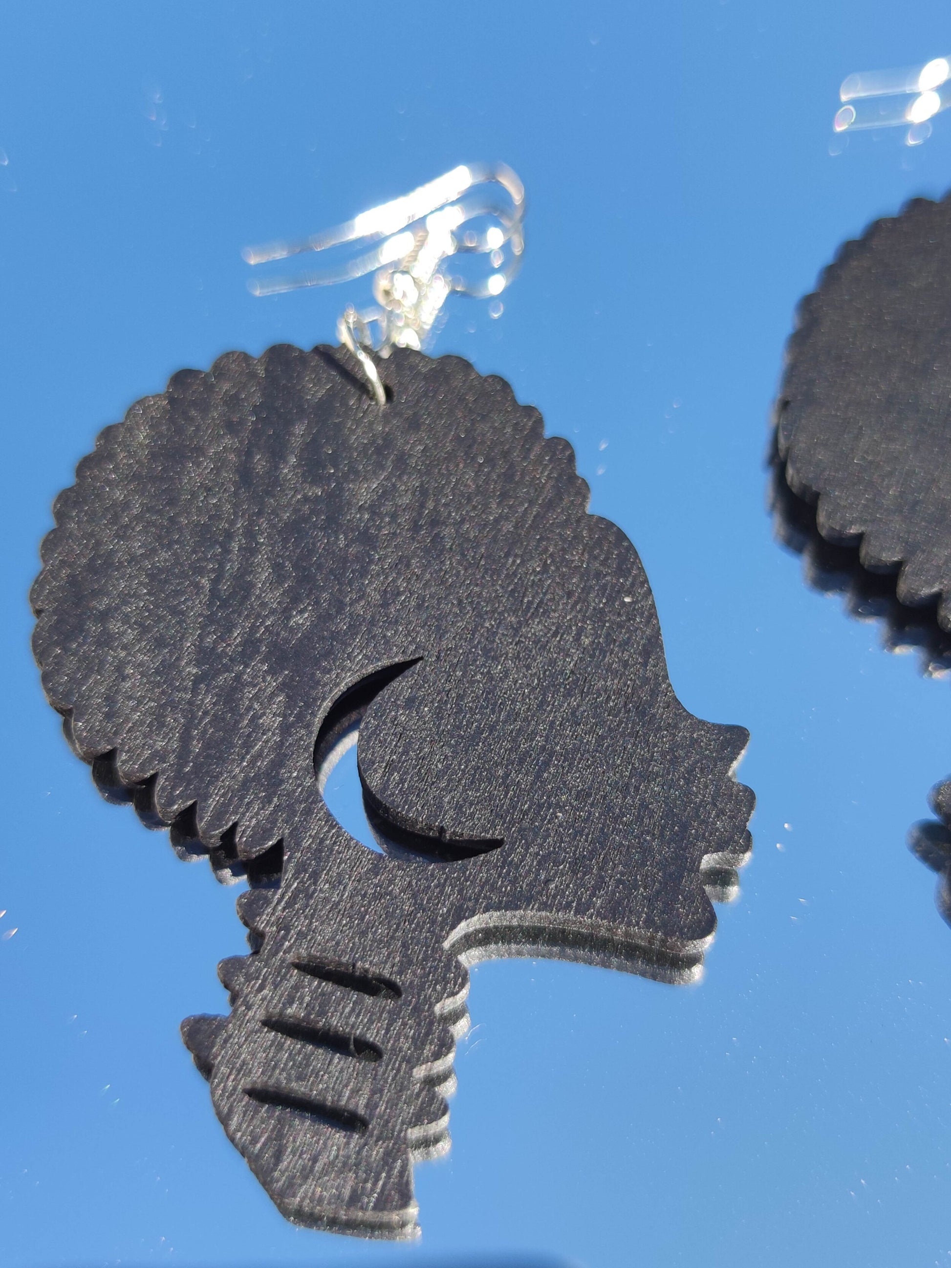 Boucles d'oreilles femme maasaï - noires en bois tête bijou afro puff massaï cheveux naturels nappy femme girafe