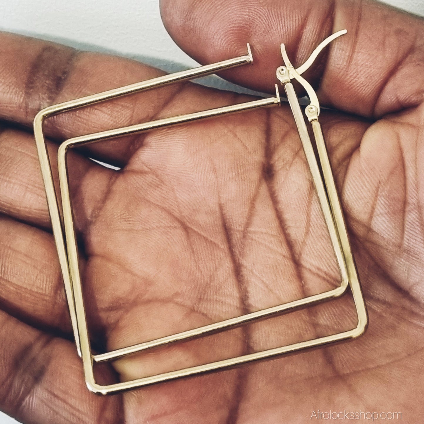 paire de grandes boucles d'oreilles forme carree