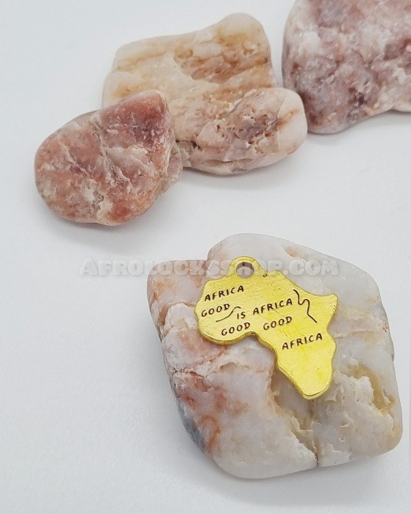 Pendentif Africa is good bijou carte continent africain couleur or