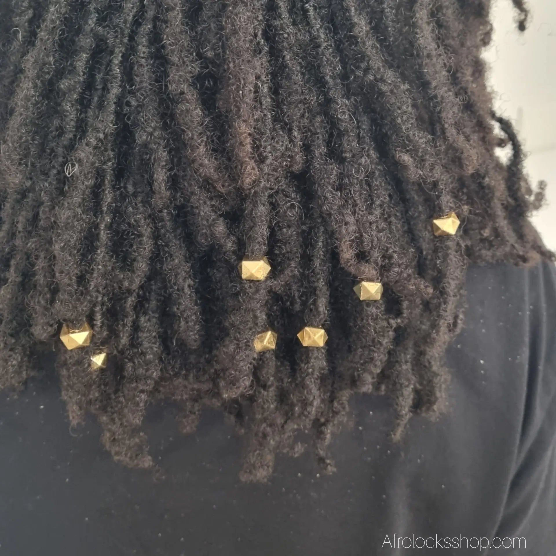 perles-or-idee-coiffure-microlocks - Afro Locks Shop