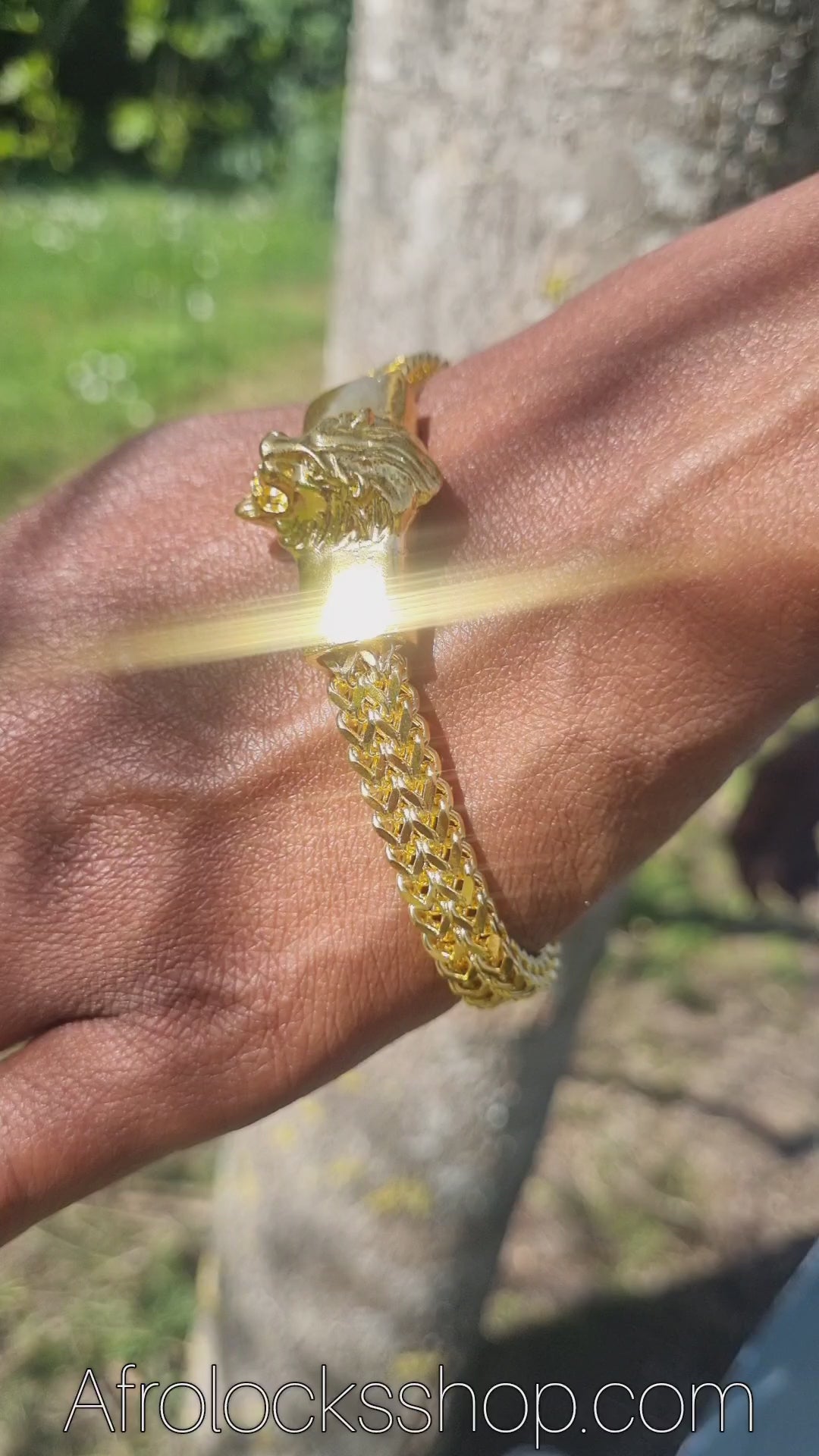 video bracelet dore tete de lion pour hommes et femmes