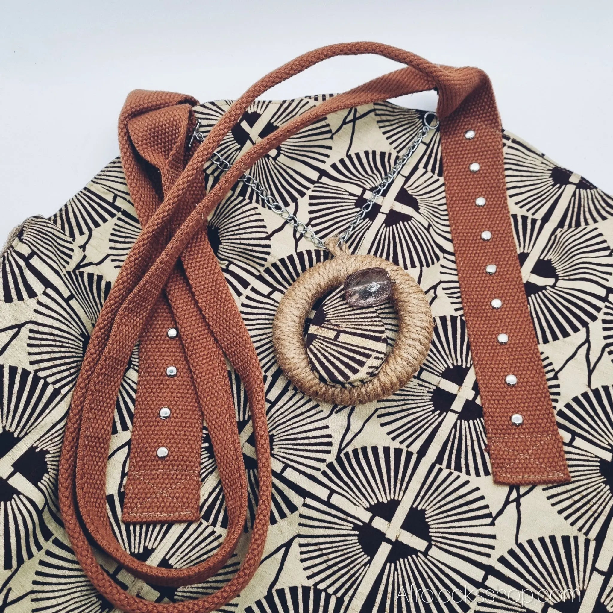 sac-fait-main-forme-ronde-marron - Afro Locks Shop